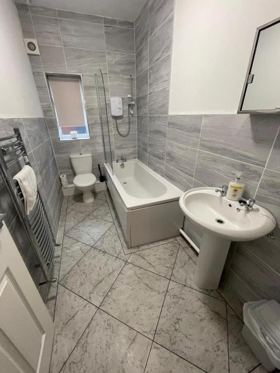 Two Bedroom House Free Parking Liverpool Exterior photo